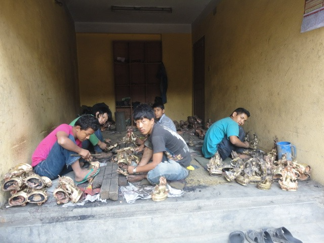 A harmful workplace of metal craft workers